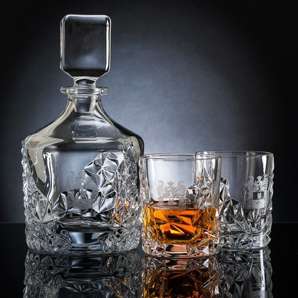 Elegant Whiskey Decanter - A Perfect Gift for Boyfriend's Dad