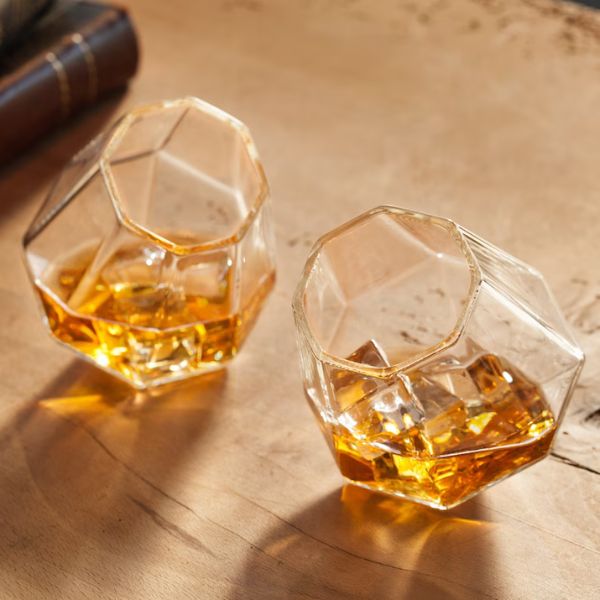 Whiskey Glasses from The Diamond Collection, a luxurious 30th anniversary gift for connoisseurs.