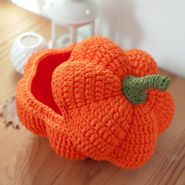 Big Pumpkin Basket Crochet Pattern makes a fun thanksgiving gift exchange idea for crafty friends.