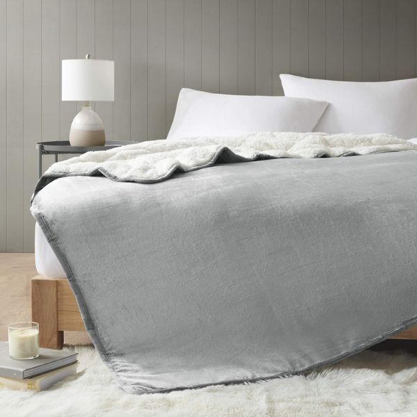 Embrace your sister in warmth and comfort with the Weighted Blanket, a thoughtful graduation gift promoting relaxation and restful sleep.