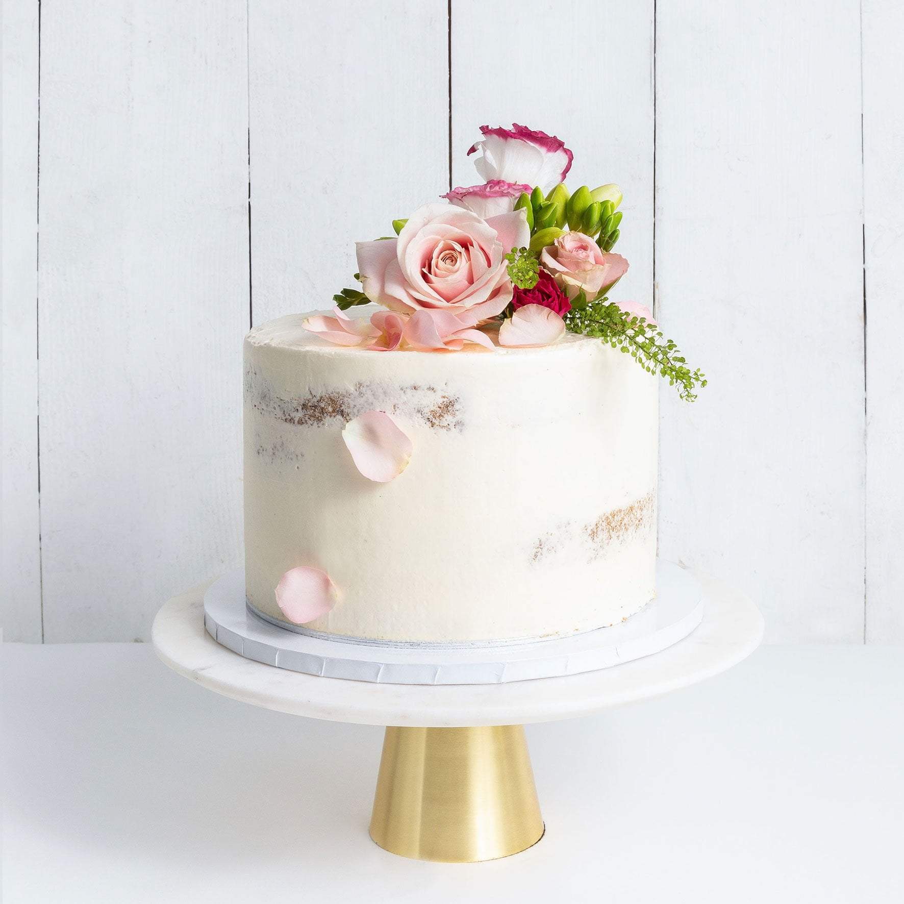 How to save on wedding cake costs -7 Ways to save on wedding cake