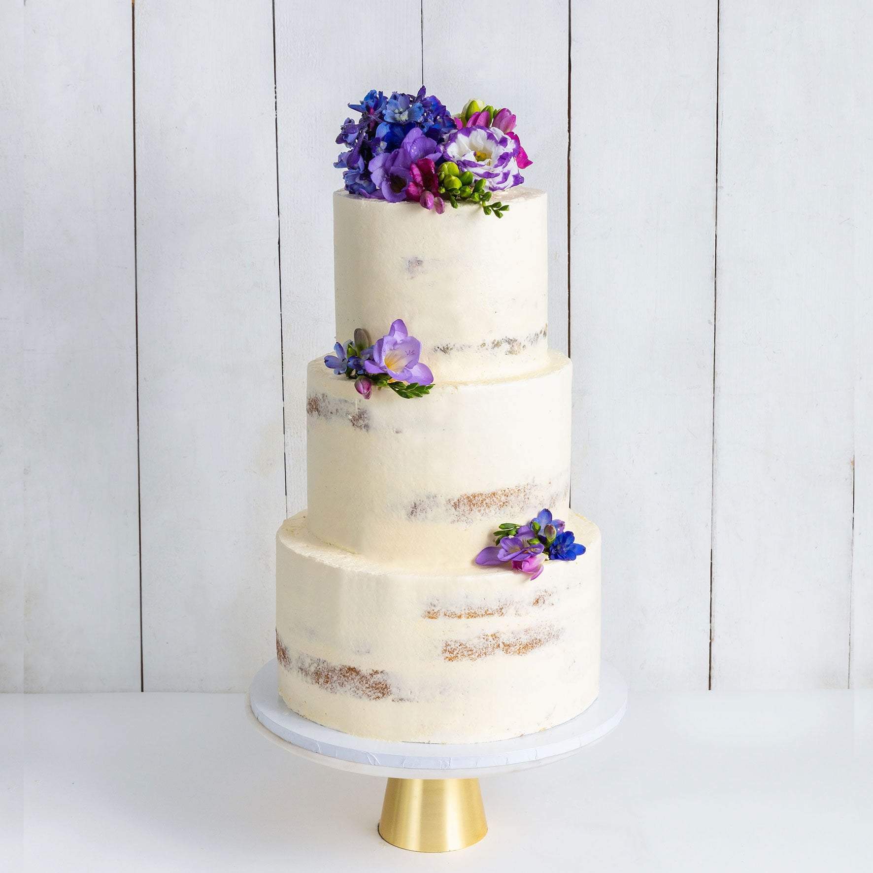 Traditional 3 tier wedding cake Stock Photo - Alamy