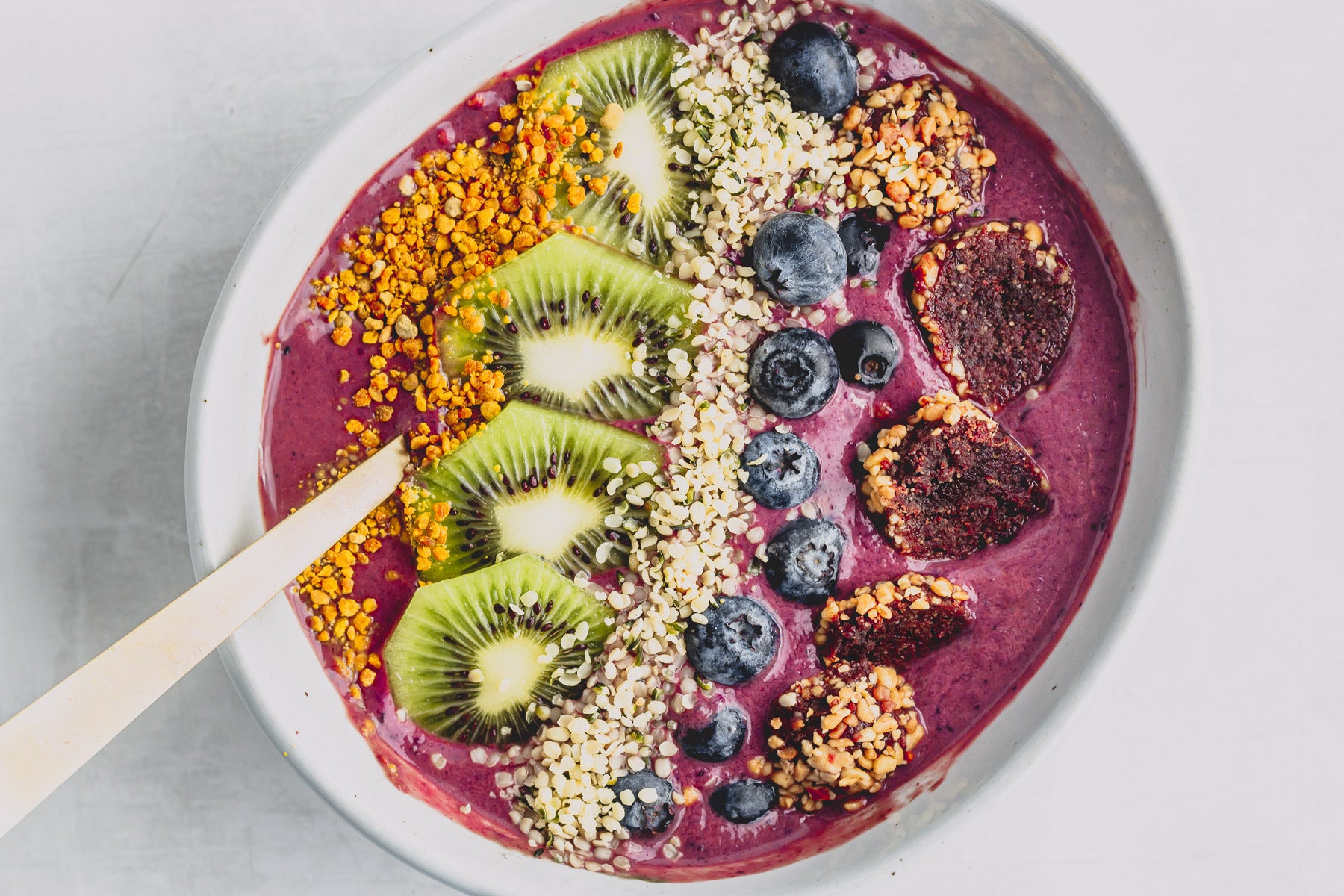 Energizing Açai Superfood Smoothie Bowl | nomz