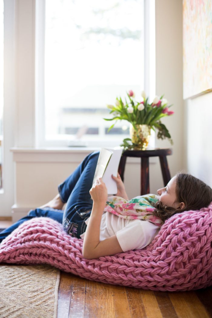 Lounger Arm Knit Pillow Pattern by Anne Weil of Flax & Twine