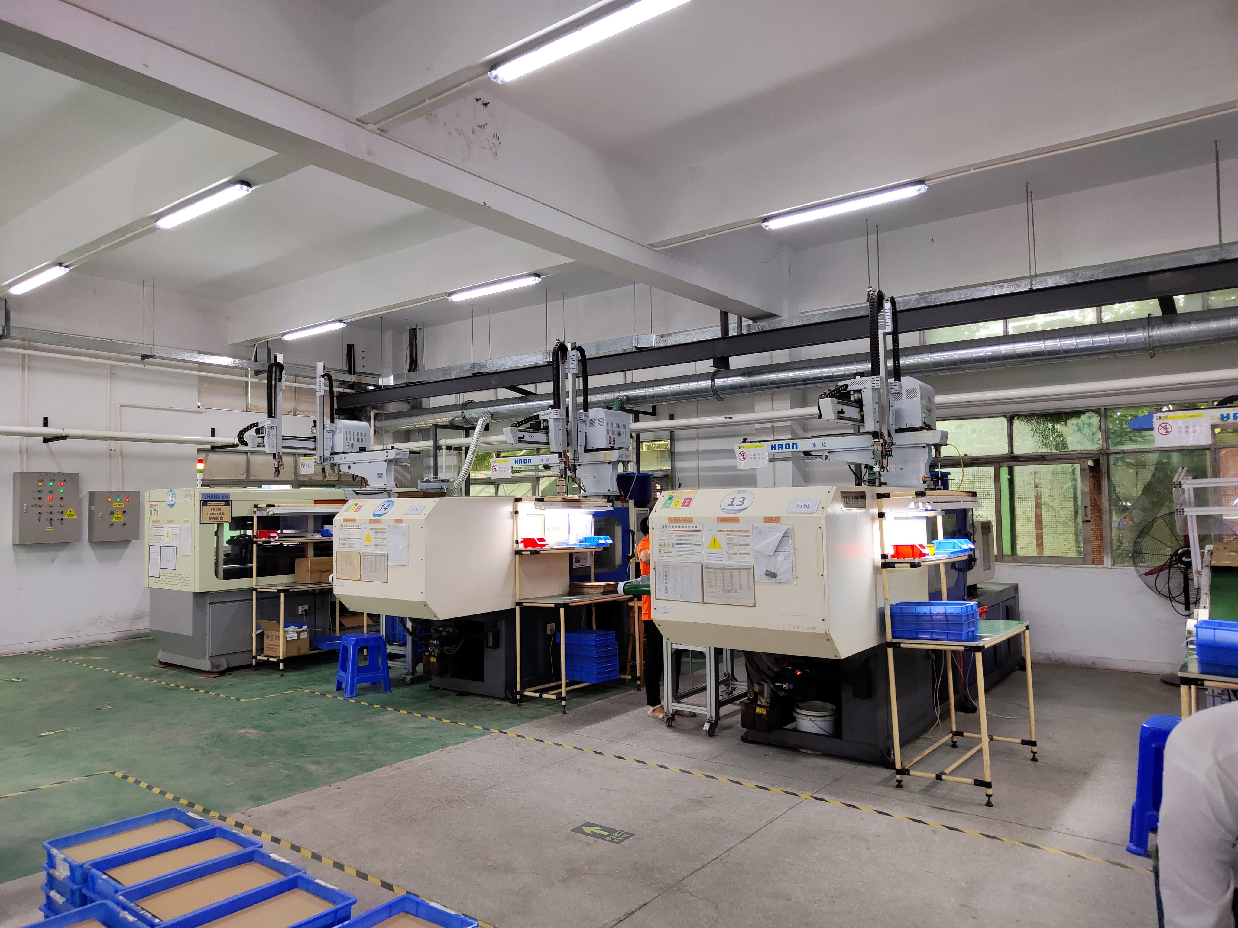Visita a la fábrica de moldeo por inyección de metal y cerámica de China