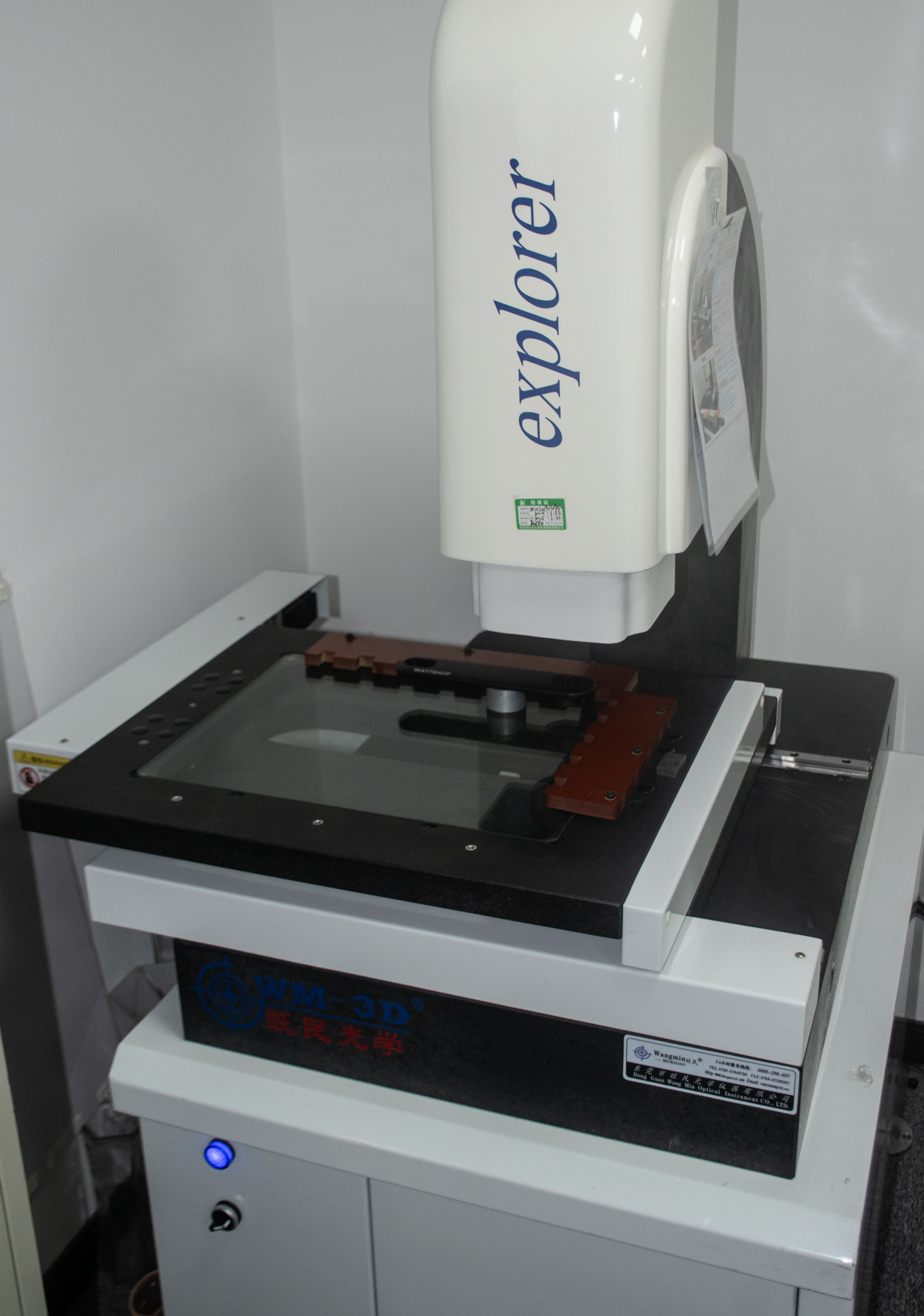 Inspección e inspección del proceso de prensado de metalurgia de polvos metálicos.