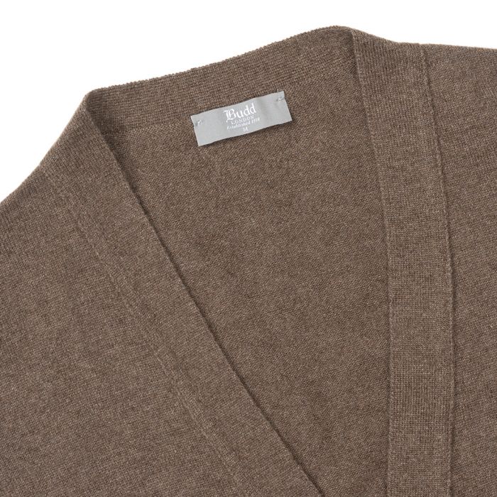 Budd Plain Cashmere Sleeveless Oxton Sweater in Mocha