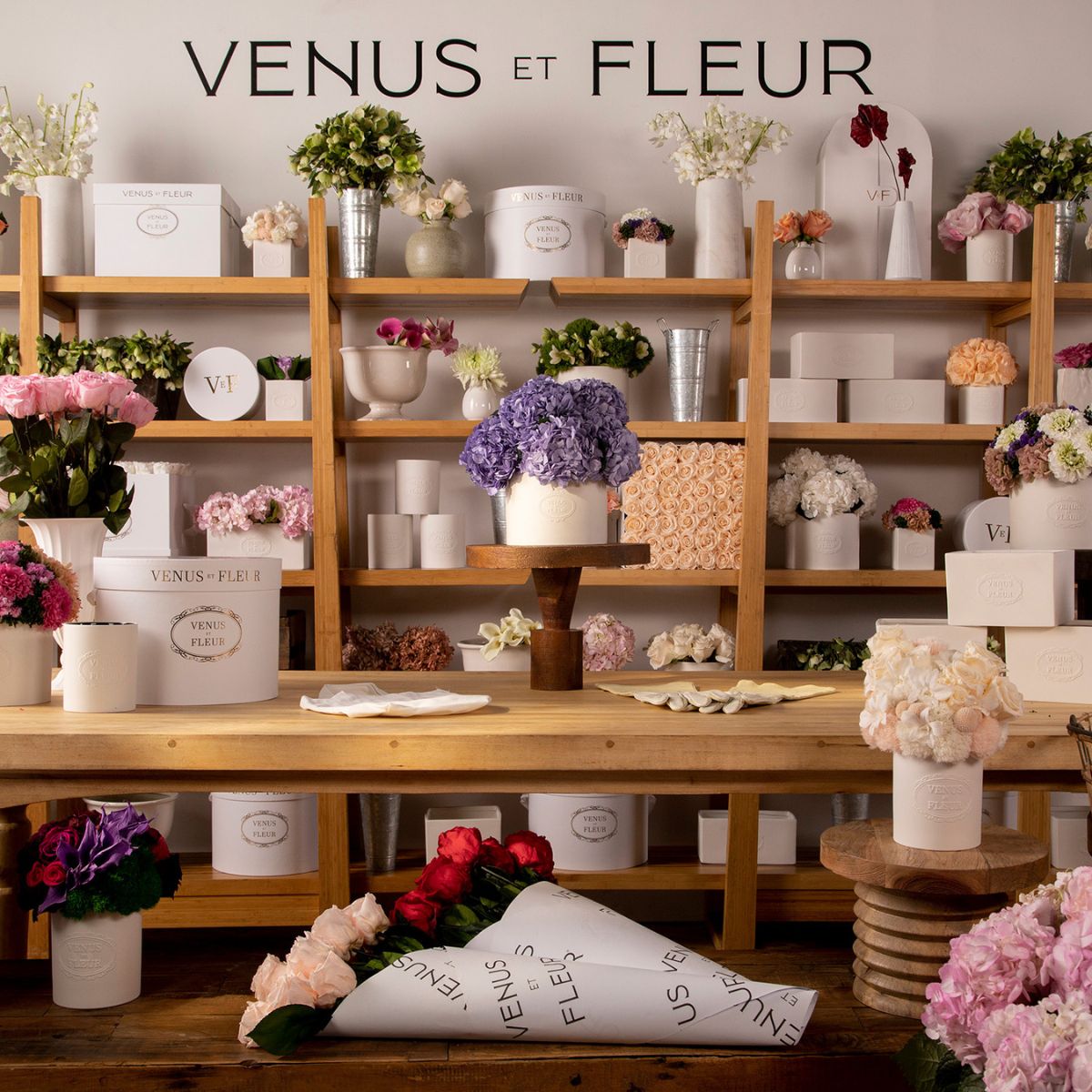 Venus et Fleur Flower Arrangements in Flower Shop