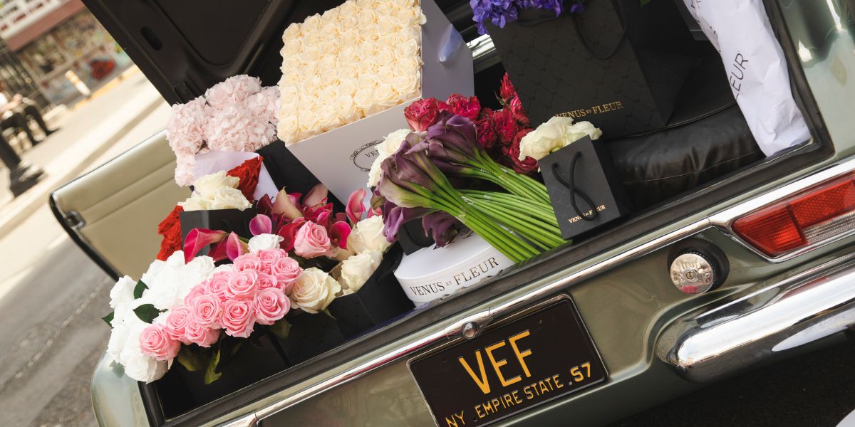 VEF Car and Flowers - Venus et Fleur