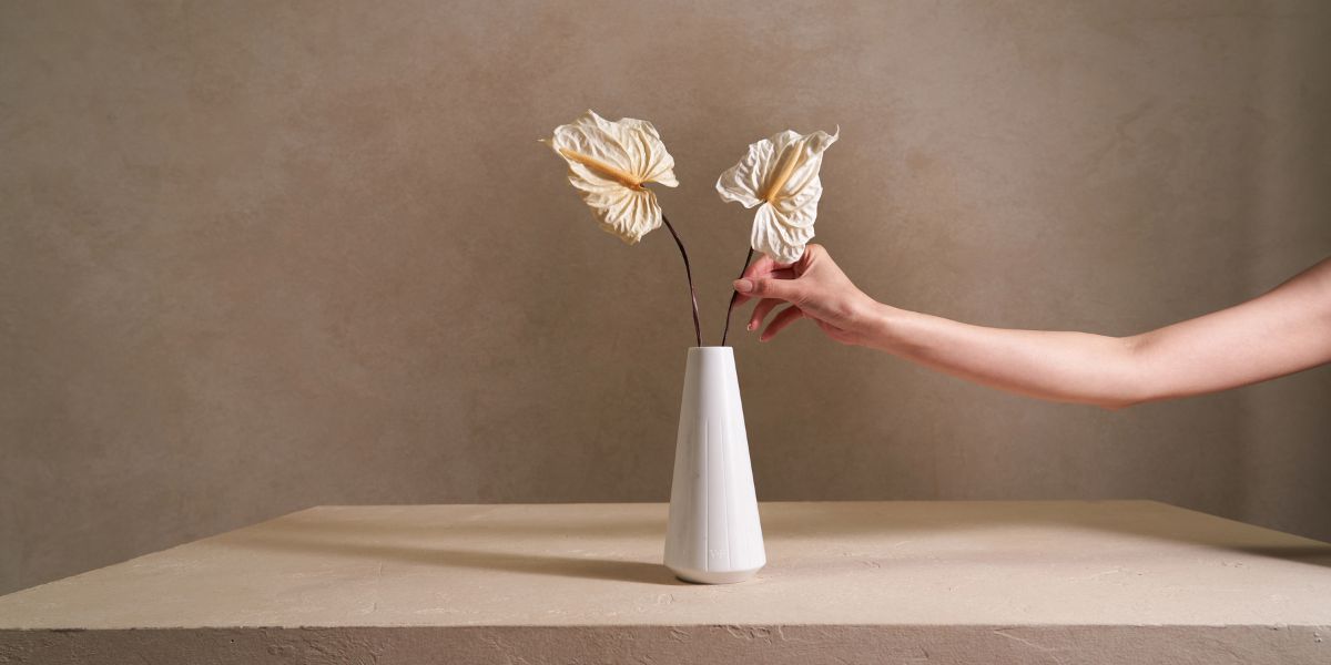White Anthurium Flowers in Ela Marble Vase - Venus et Fleur