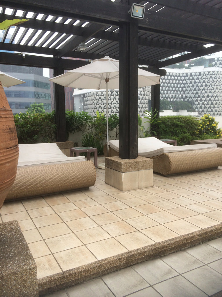 Intercontinental Singapore daybed by the pool