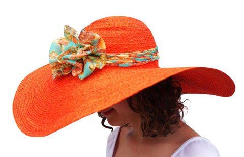 Big straw floppy hat