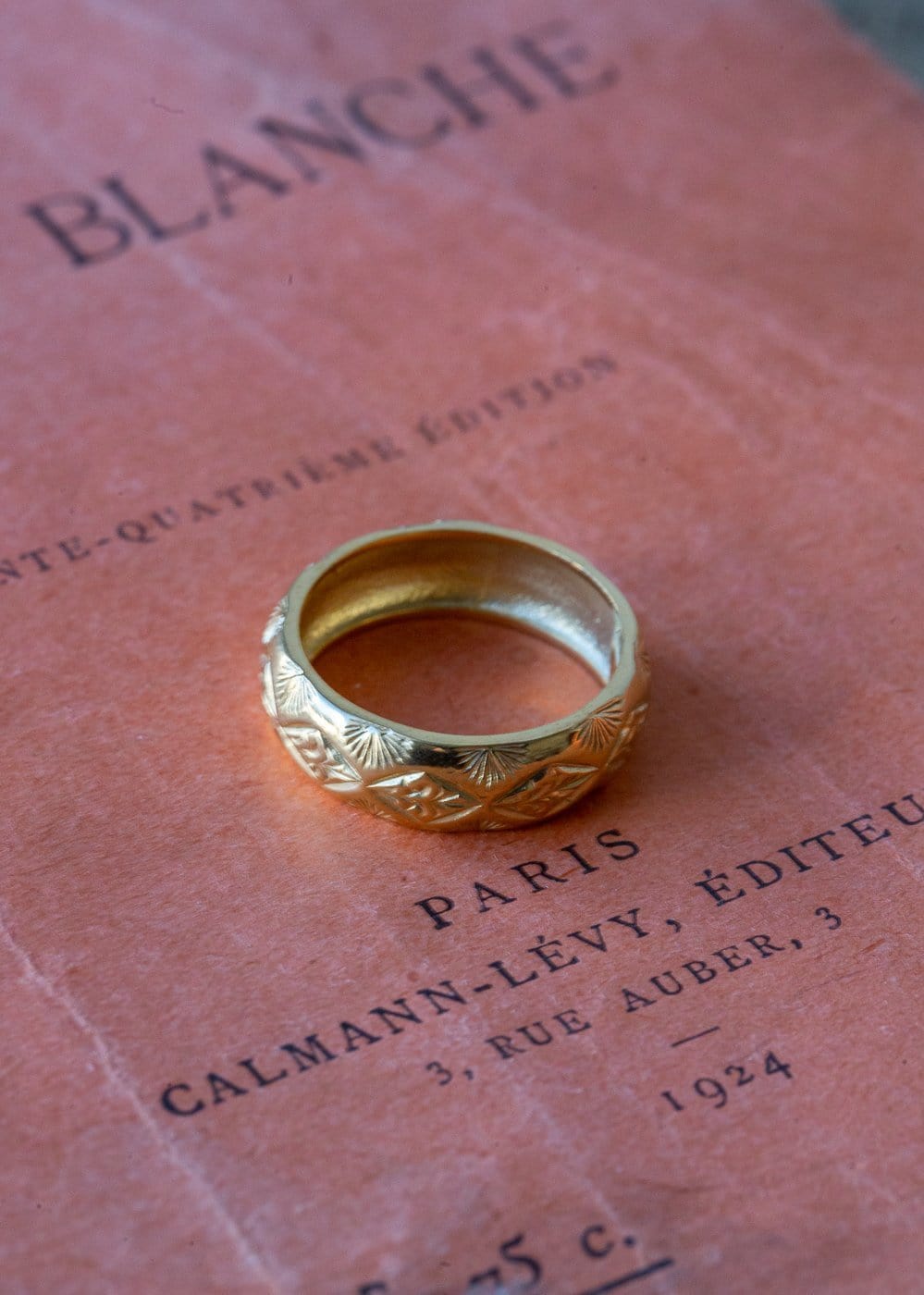 Cabinet – Diamond Palm Ring