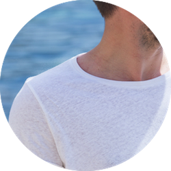 men's white t-shirt