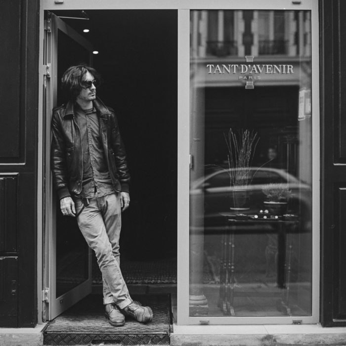 Quentin in front of his shop - Tant d'Avenir