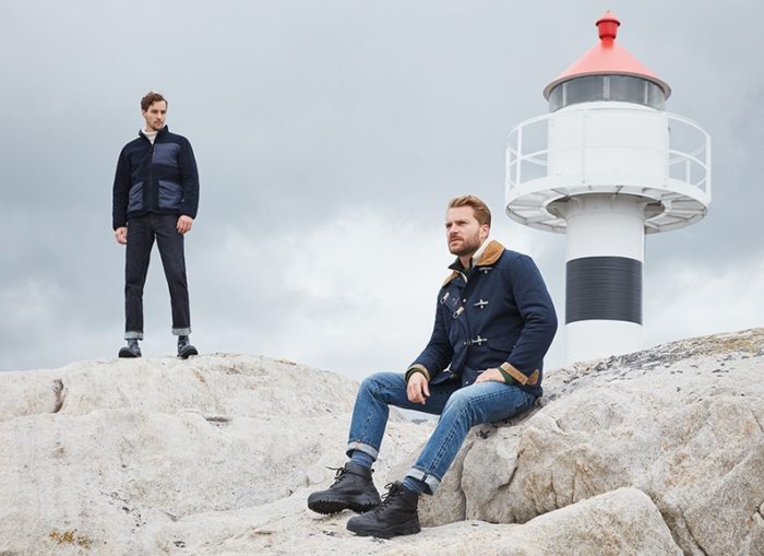 navy blue parka brown velvet collar blue jeans