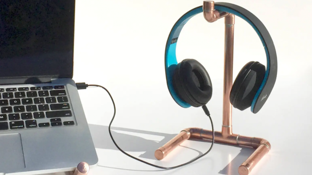 Guy Gift: Headphone Stand