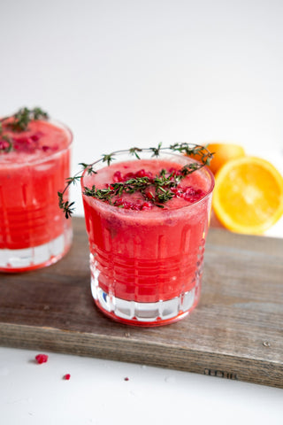 clear-drinking-glass-with-red-liquid-and-sliced-lemon