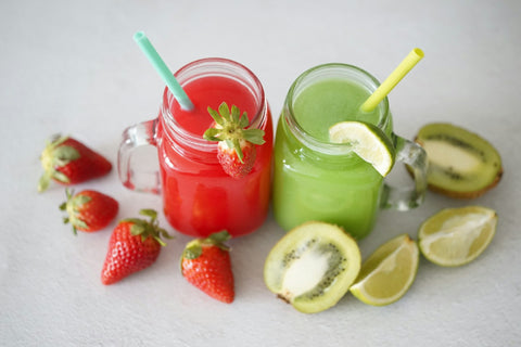 two-mugs-strawberry-juice-kiwi-juice