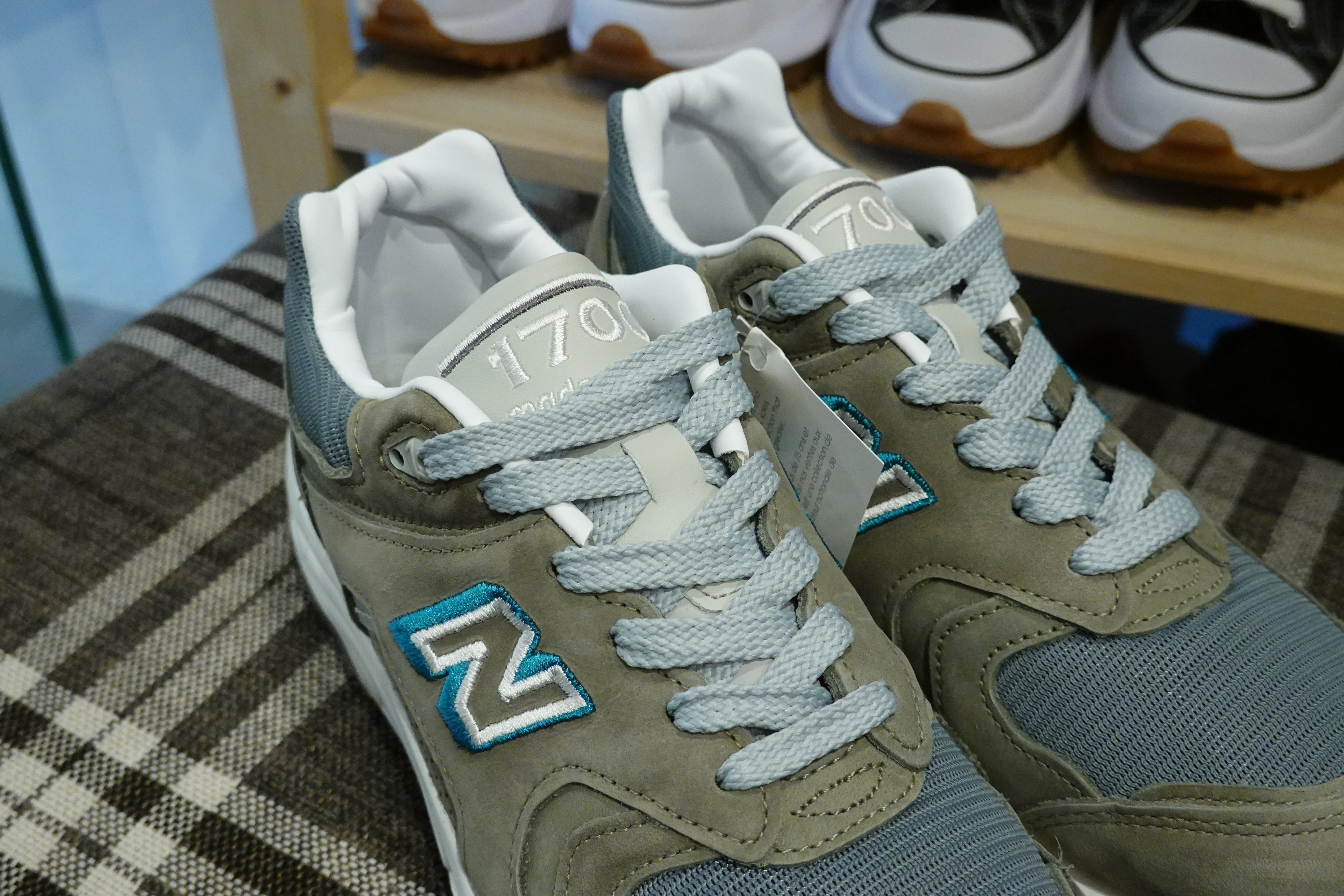 値下げ中❗️2020年限定新品未使用newbalance M1300JP 25cm 公式通販