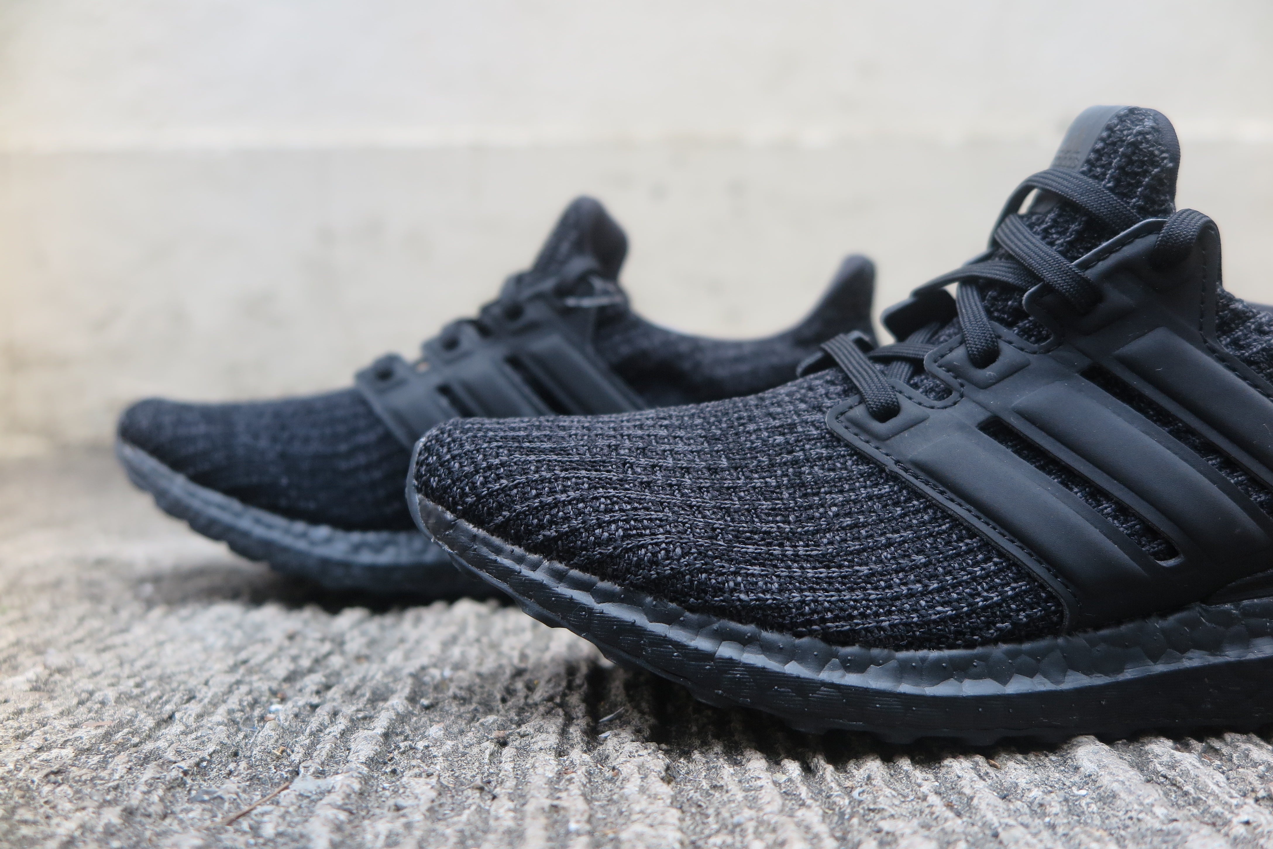 ultra boost 4.0 triple black active red