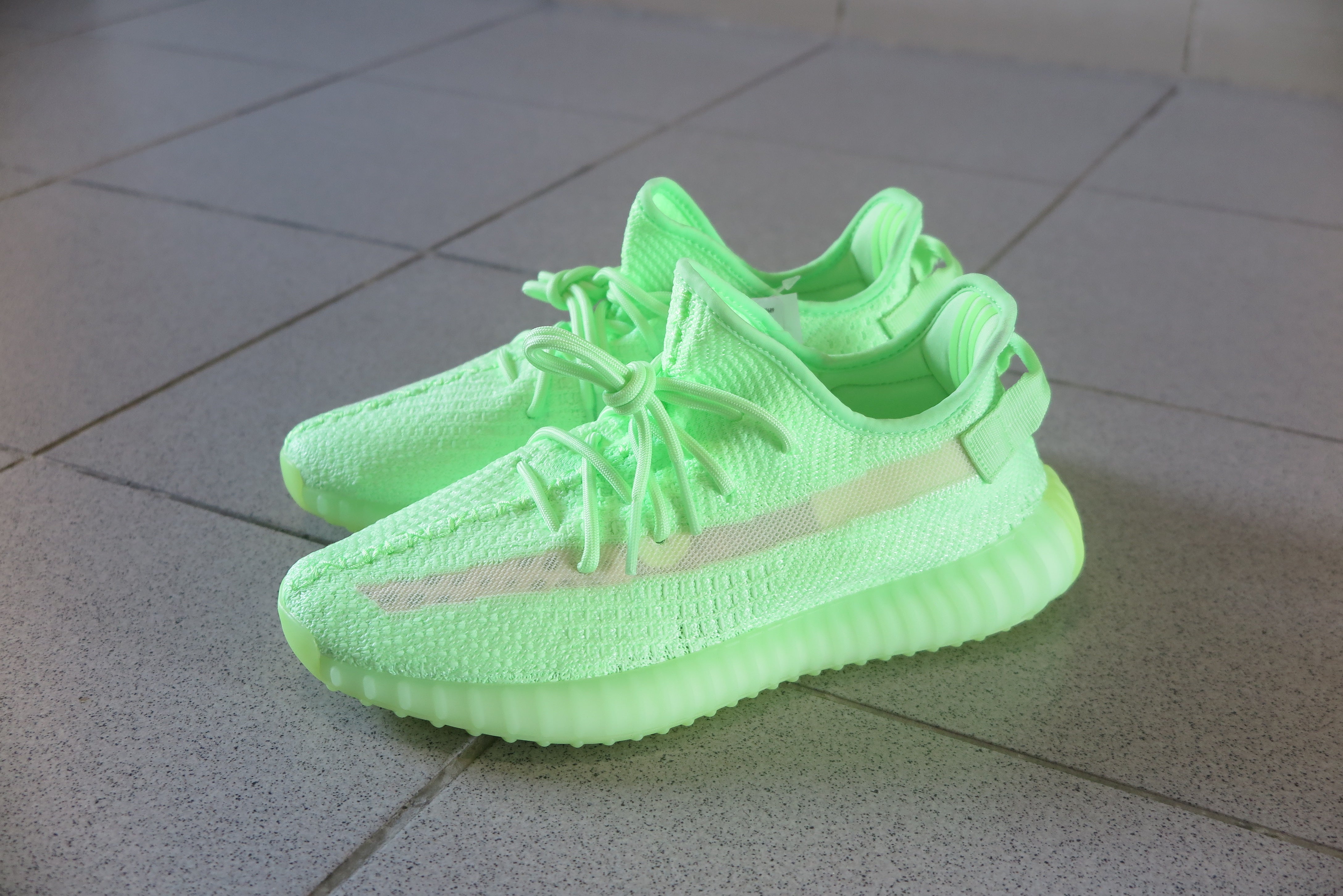 yeezy 350 glow online