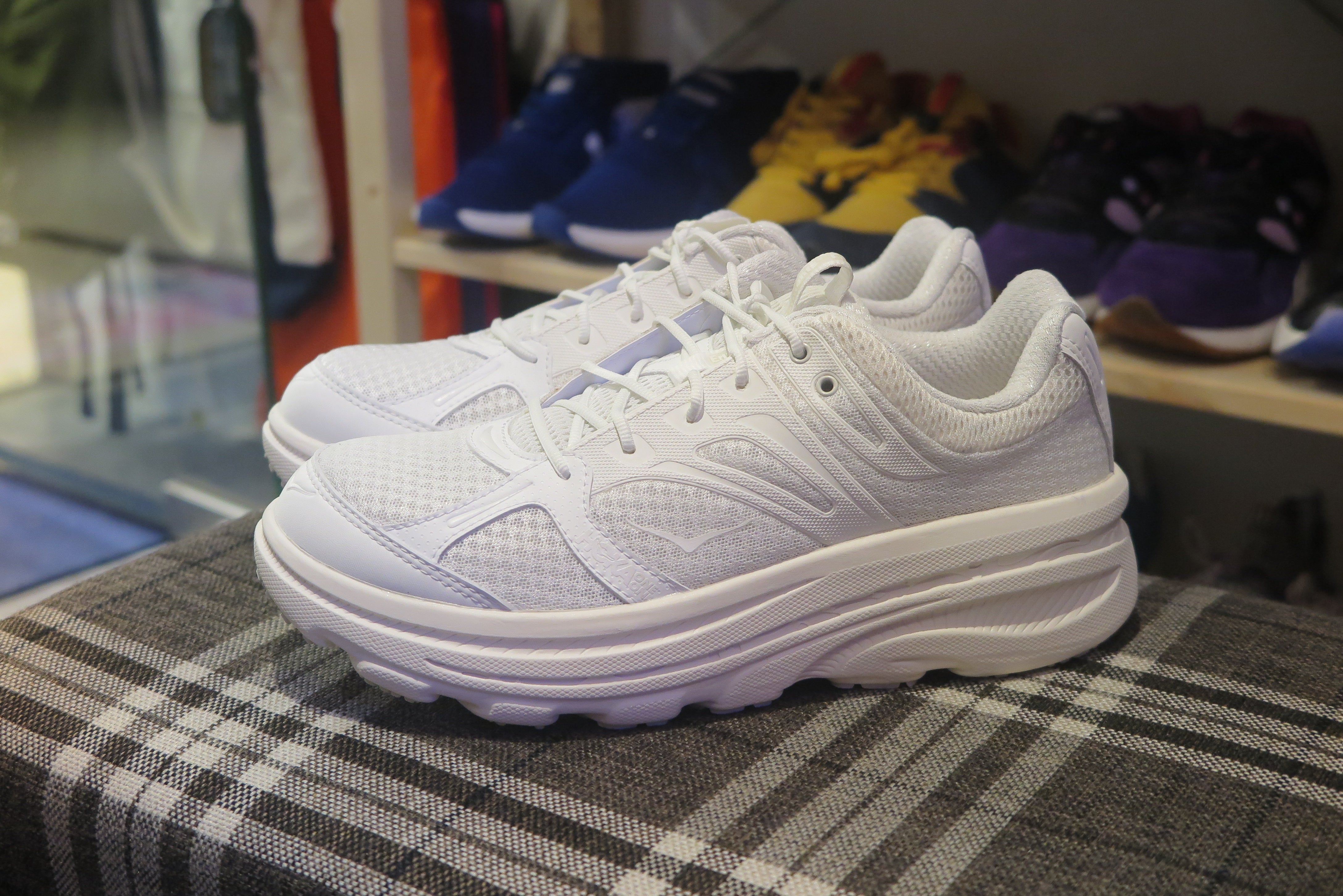 hoka one one bondi white