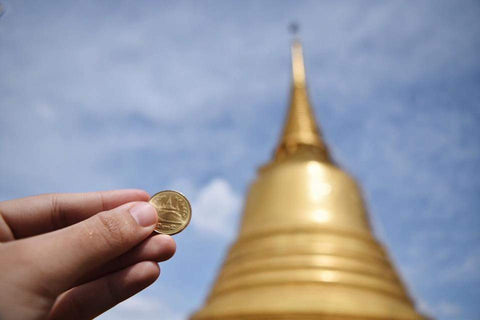 2-baht coin. Photo credit @RatiButr