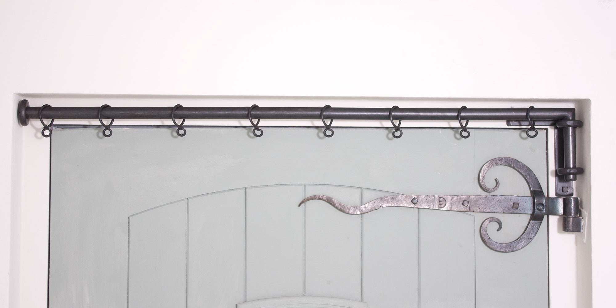 20mm Solid Wrought Iron Drapery Arm With L Shaped Bracket