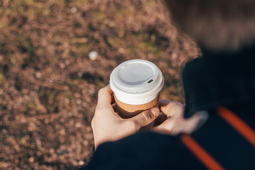 Eingetrocknete Kaffeeflecken entfernen