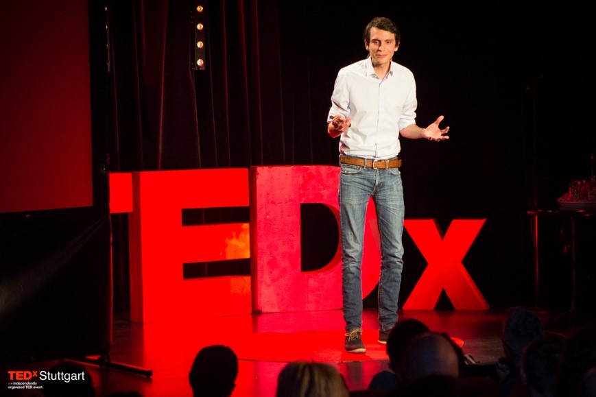 Gründer Emanuel Vonarx beim TEDx Vortrag