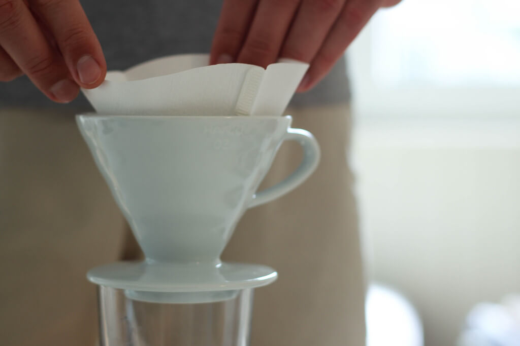 Handfilter Kaffeefilter einsetzen