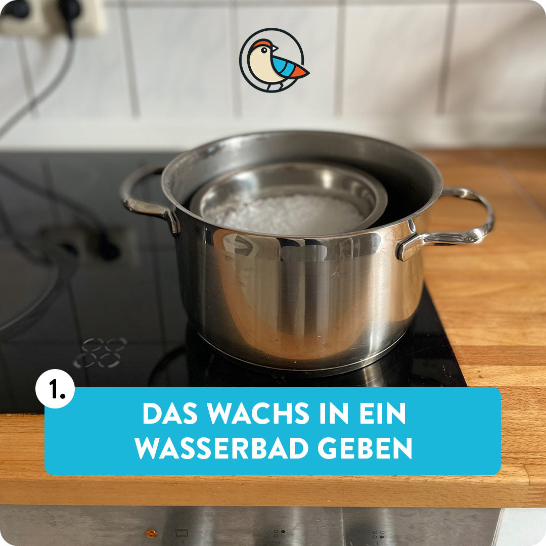 Wachs in ein Wasserbad geben.