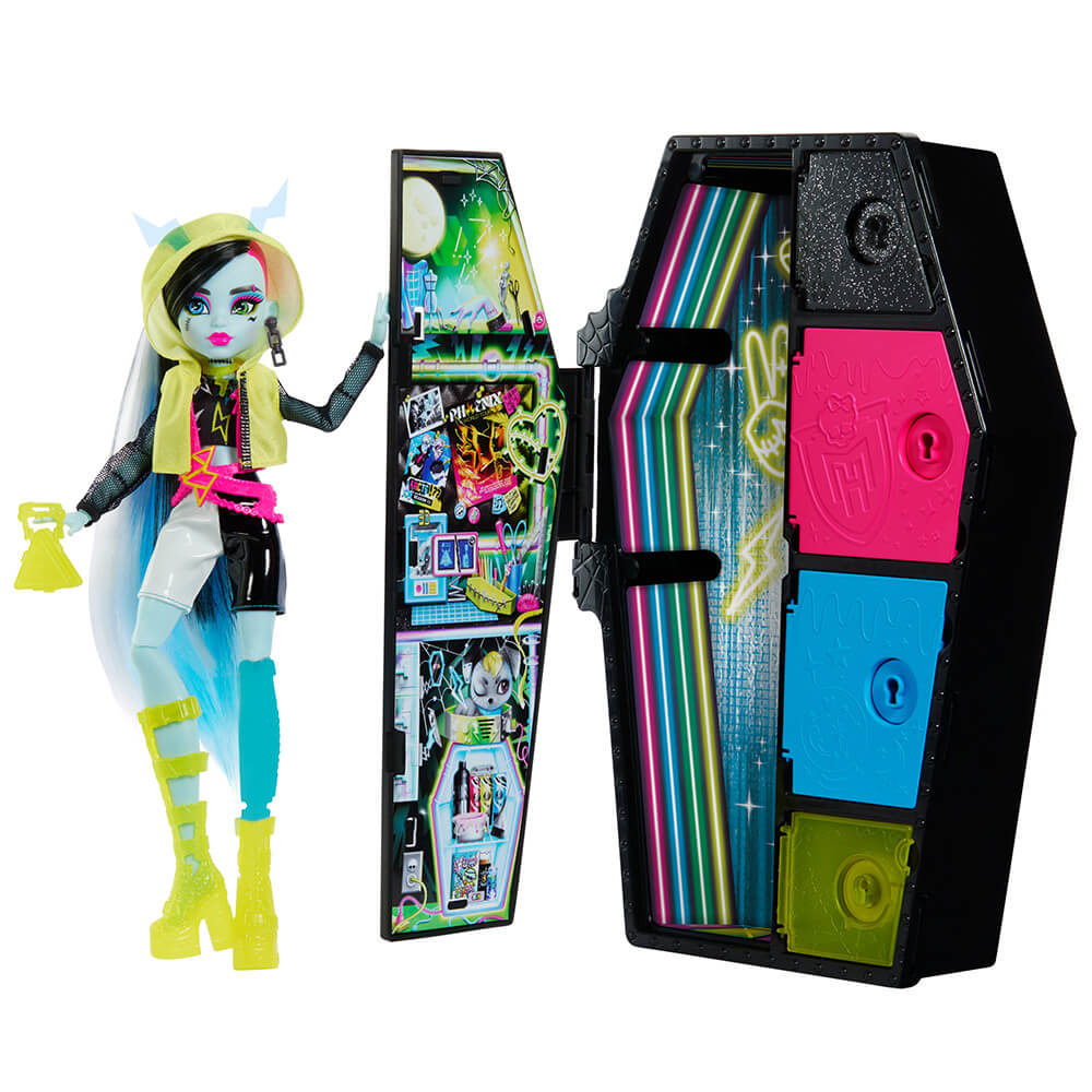 Mattel Monster High® Draculaura® Bite in The Park™ Doll and Playset, Medium  