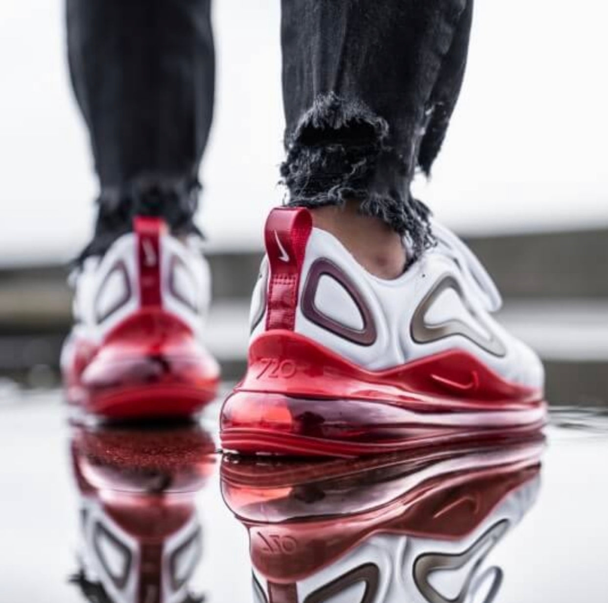 air max 720 white and red