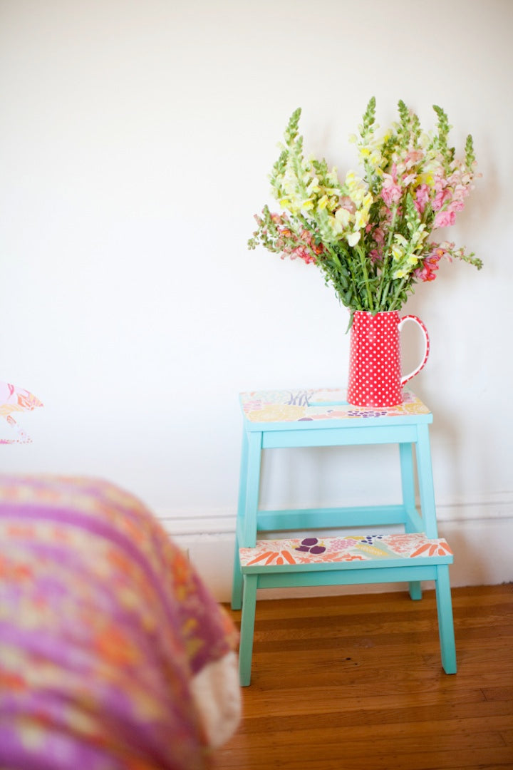 DIY-stool-with-wallpaper