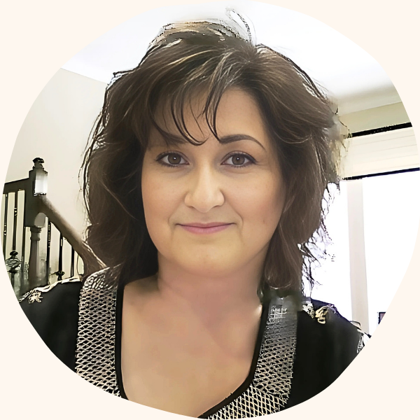 Image of Glynis Elaine, Owner and Creative behind Organic Healing Oils' Intuitive Essential Oils