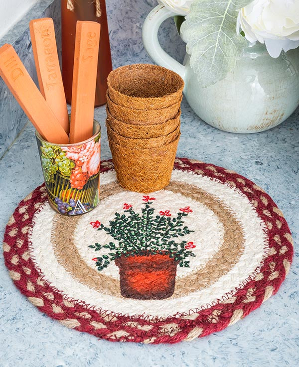 Trivet with thyme design