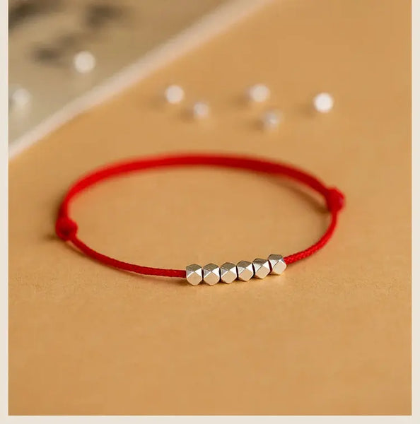 Pulsera de hilo rojo con cuentas de plata de ley 925