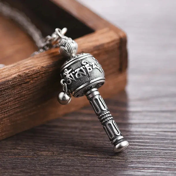 Collana con ciondolo a forma di ruota di preghiera tibetana - Om Mani Padme Hum