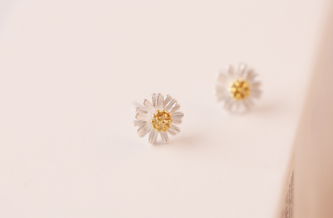 925 Sterling Silver earrings,little daisy earrings,tiny daisy silver earring studs