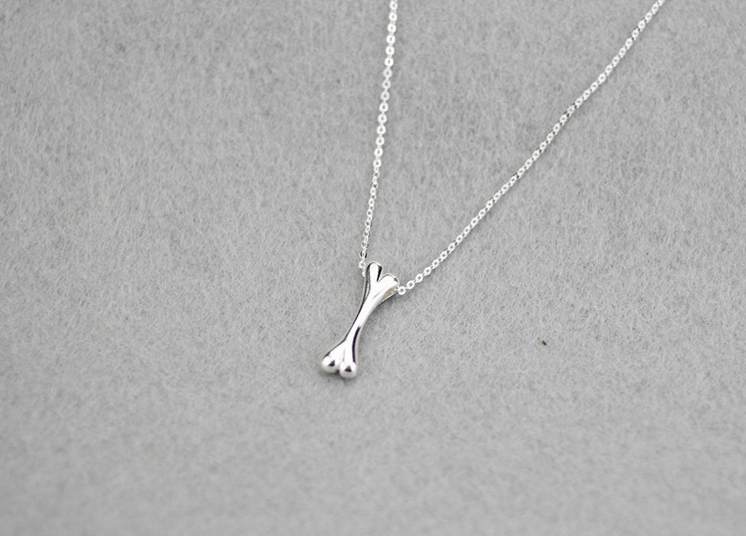 simple silver necklace with pendant