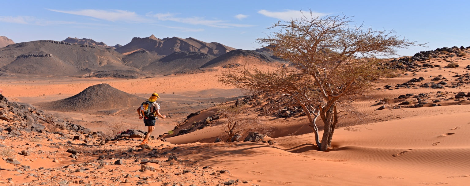 Man running across the sahara in ultra running clothes