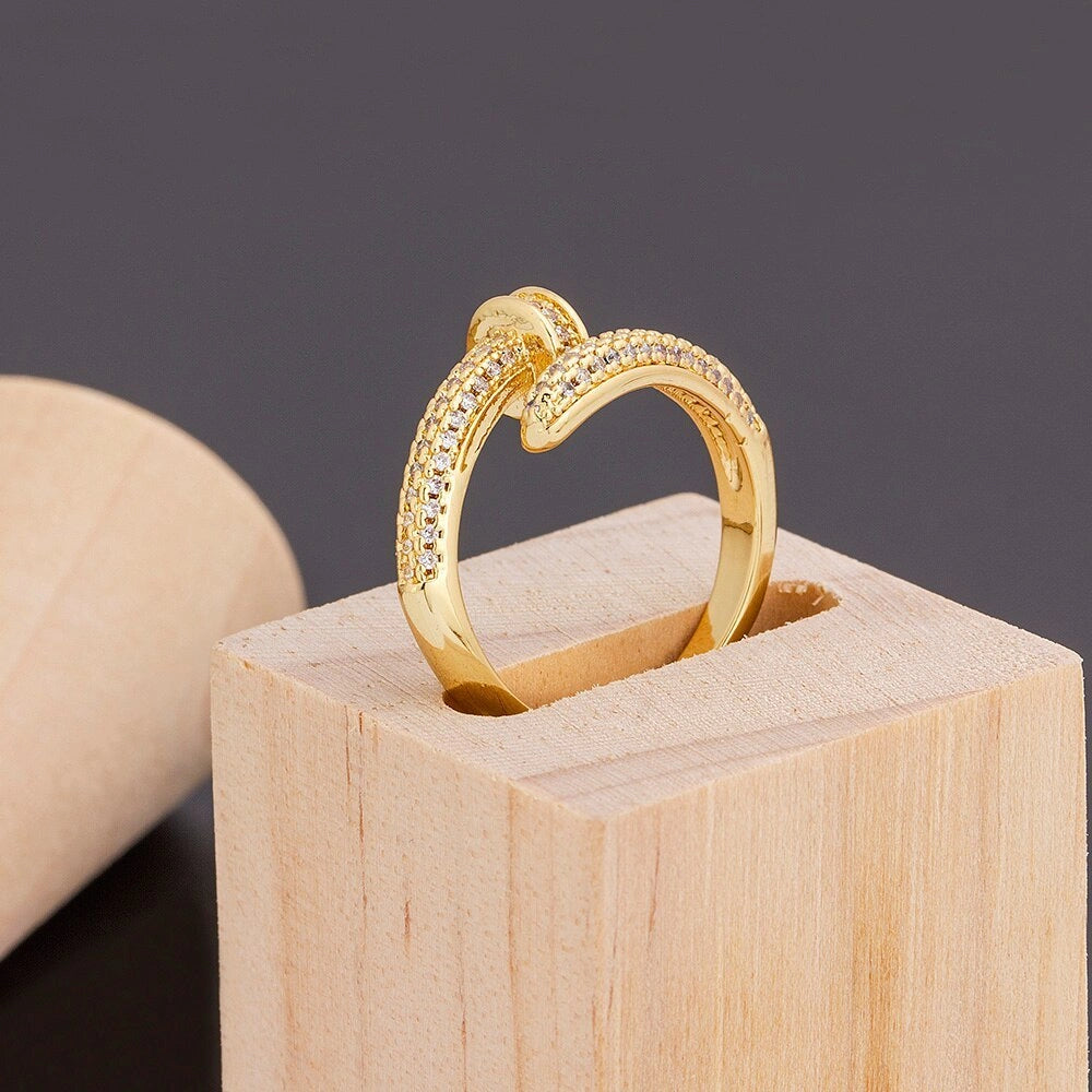 Adjustable geometric nail ring with inlaid drill design