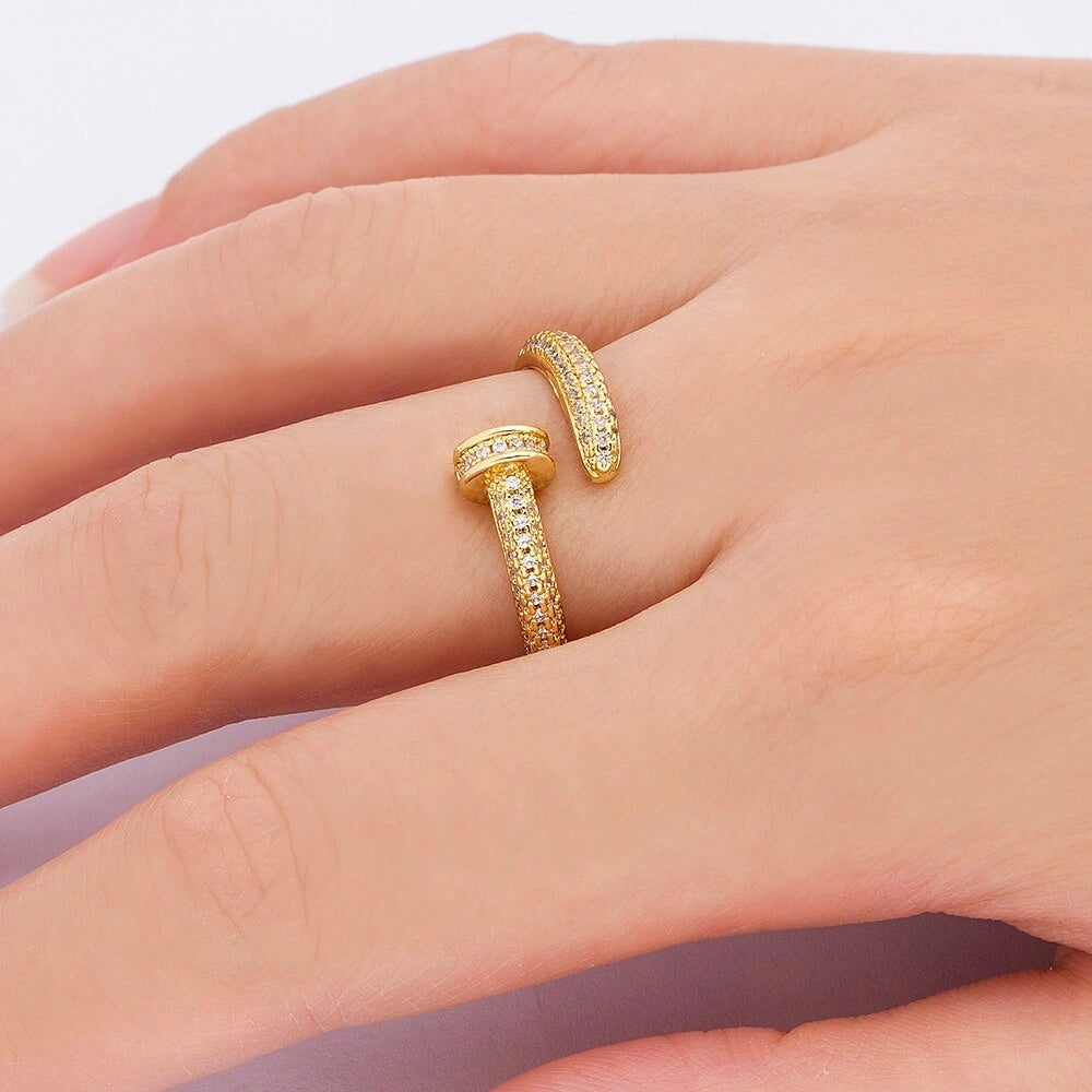 Adjustable geometric nail ring with inlaid drill design