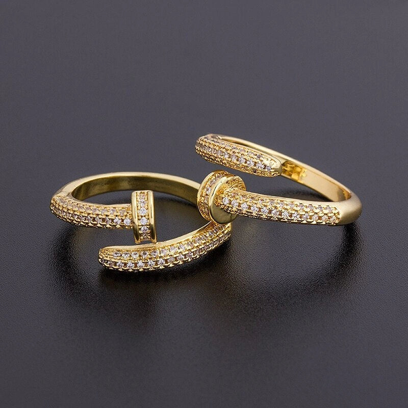 Adjustable geometric nail ring with inlaid drill design