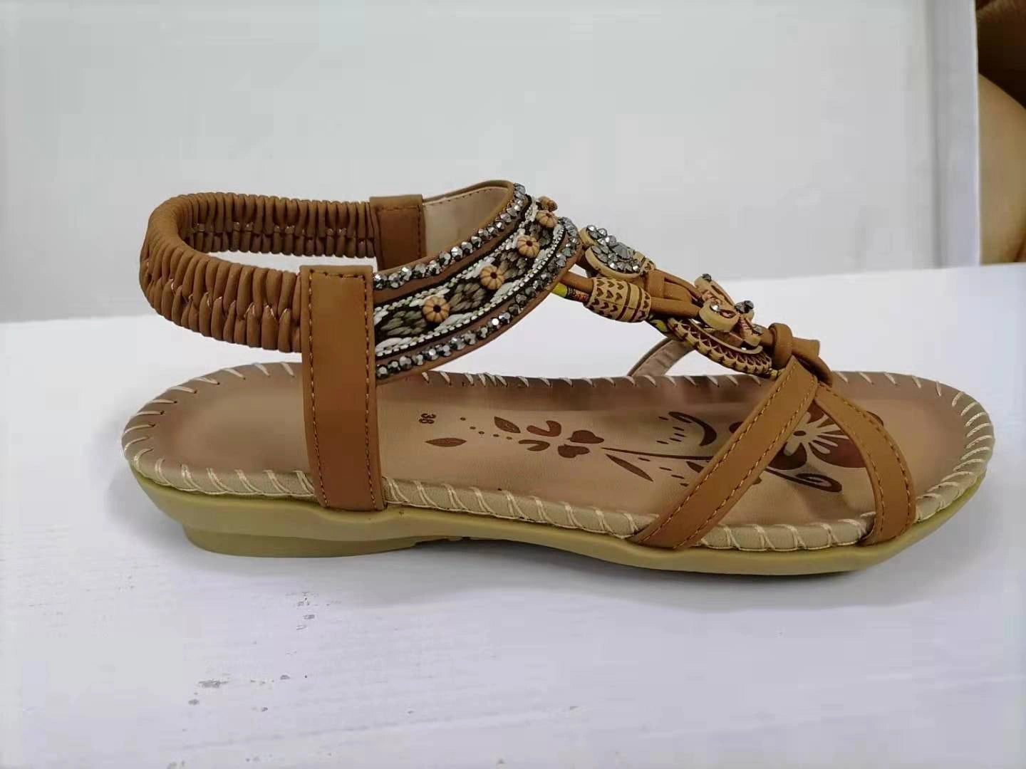 Flat Sandals with Flower Rhinestone Detail for Beach and Casual Wear