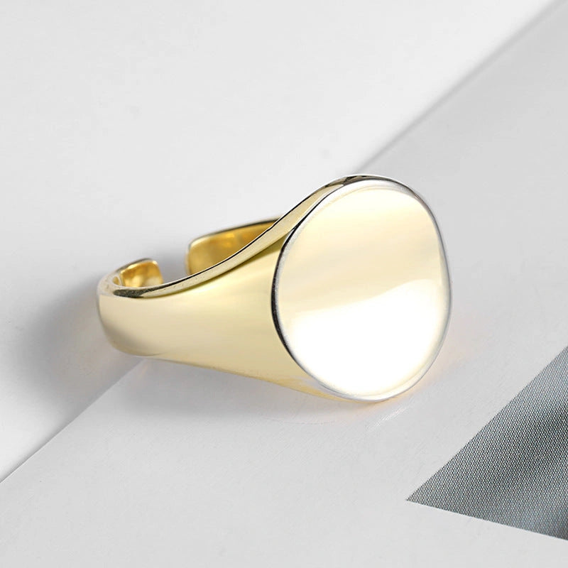 Adjustable oval smooth ring with polished finish