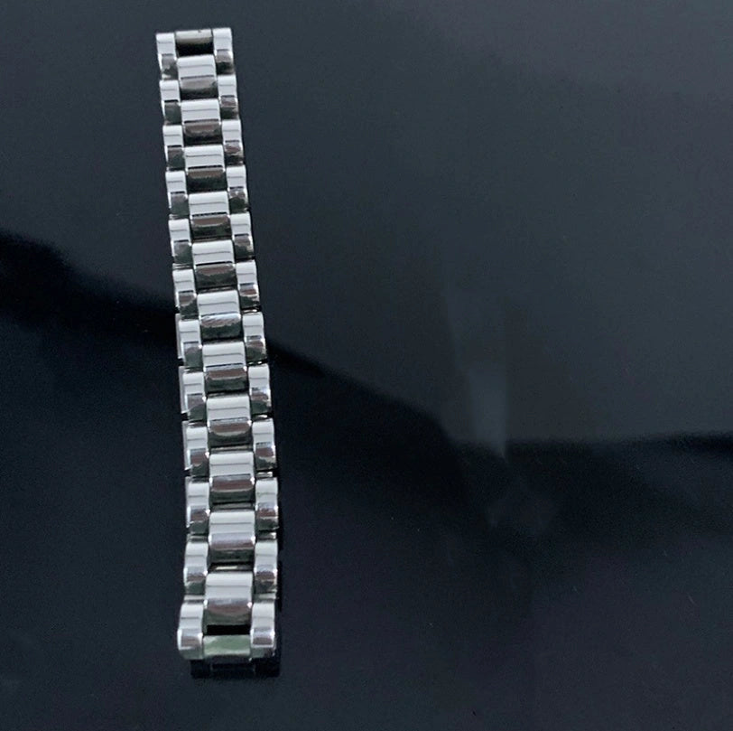 Stylish Titanium Steel Bracelet Watch for Women