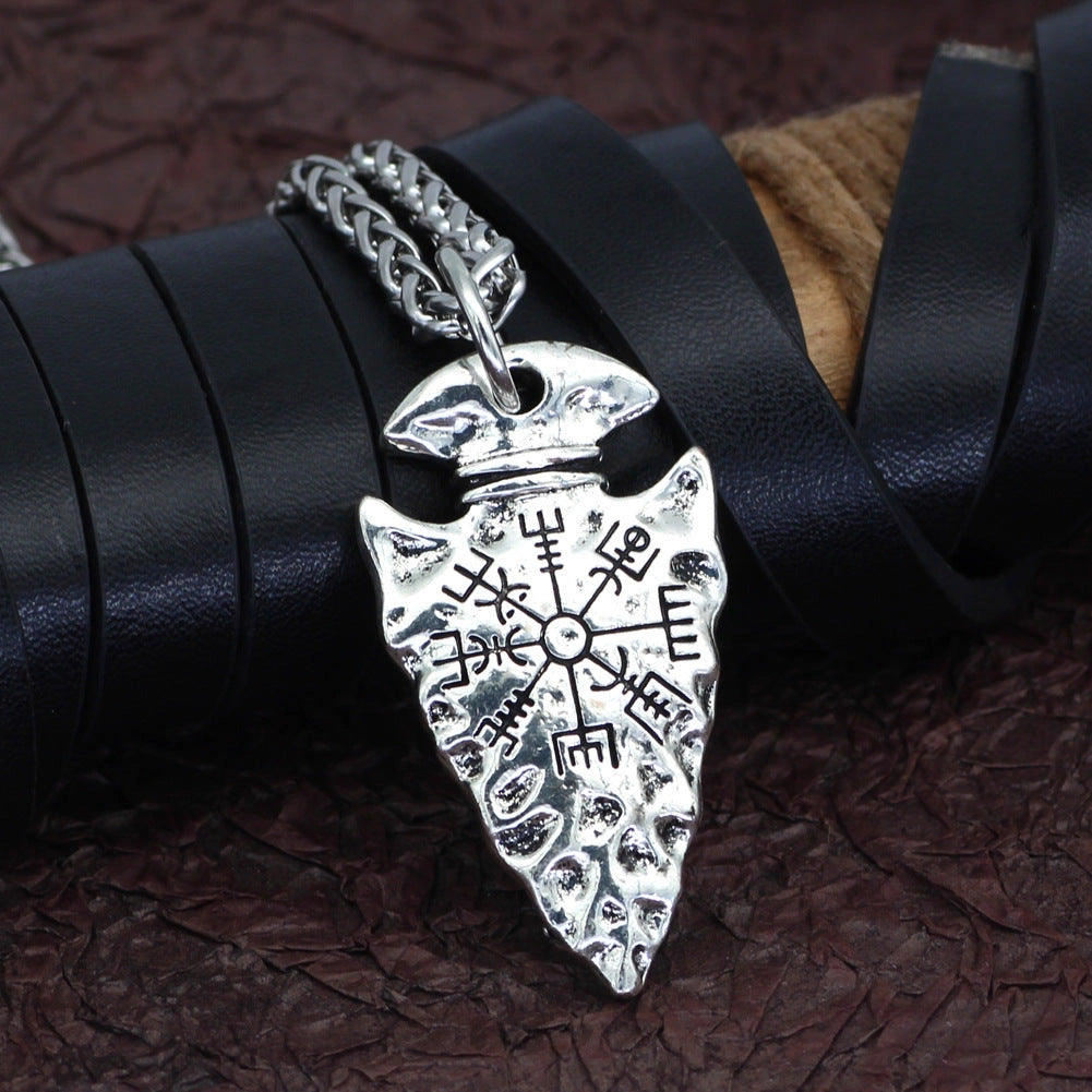 Alloy Compass Pendant Necklace with Twisted Piece Chain
